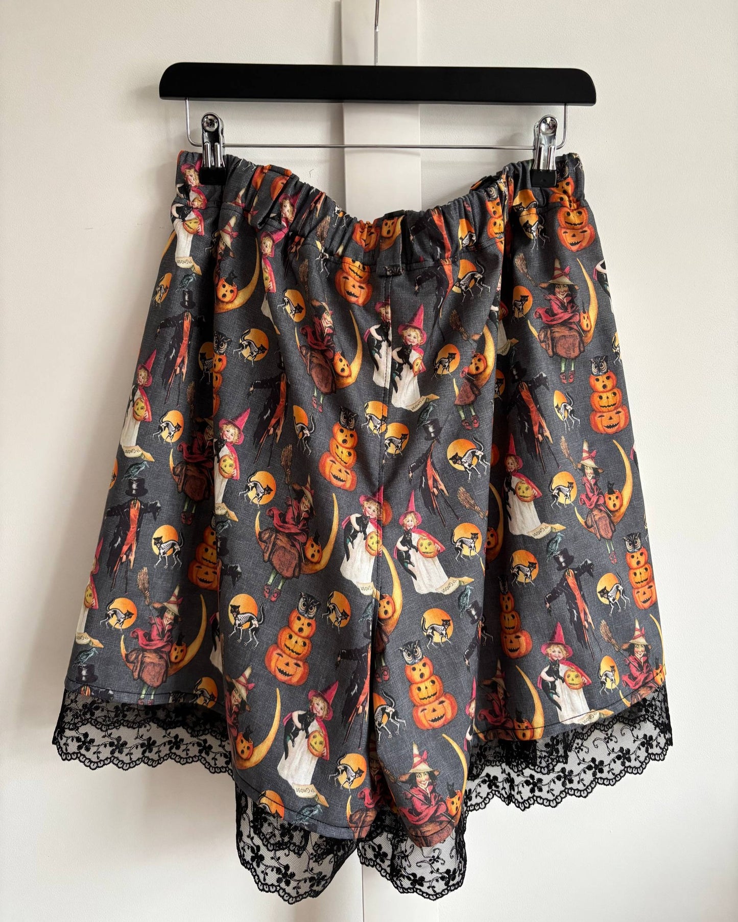 Effie Shorts - size L
