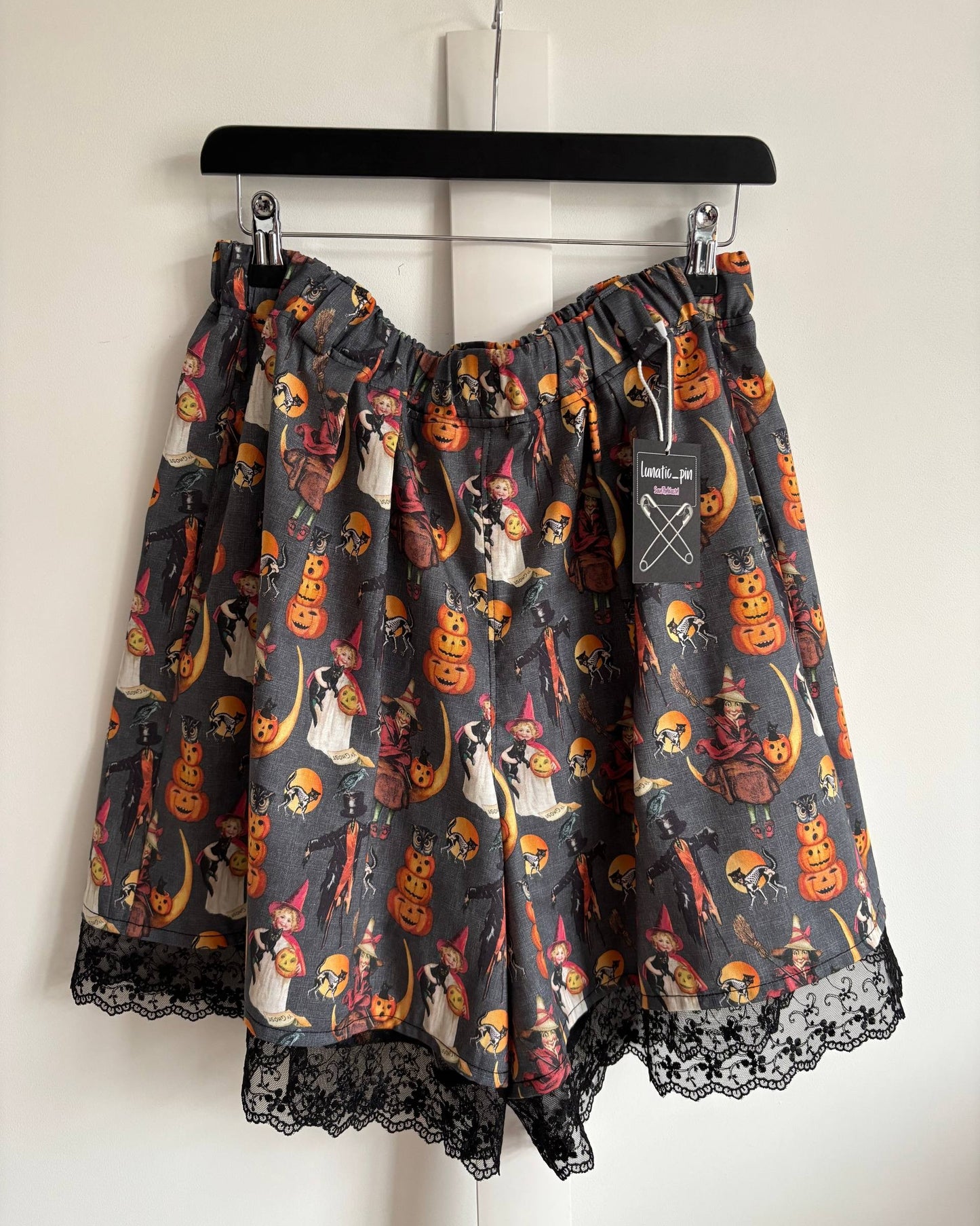 Effie Shorts - size L