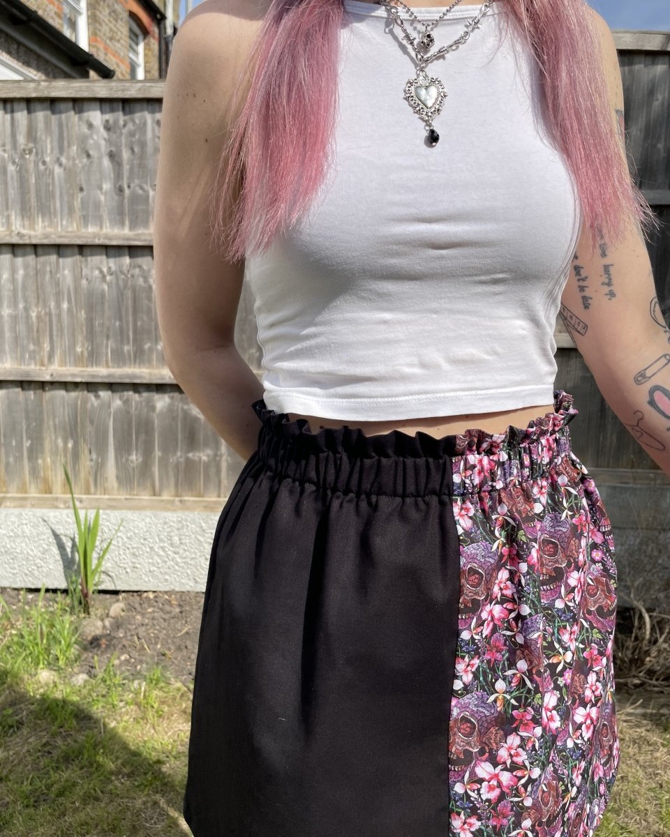 Handmade NANCY SKIRT - BLACK AND ORCHID/SKULLS PATTERN - Lunaticpin